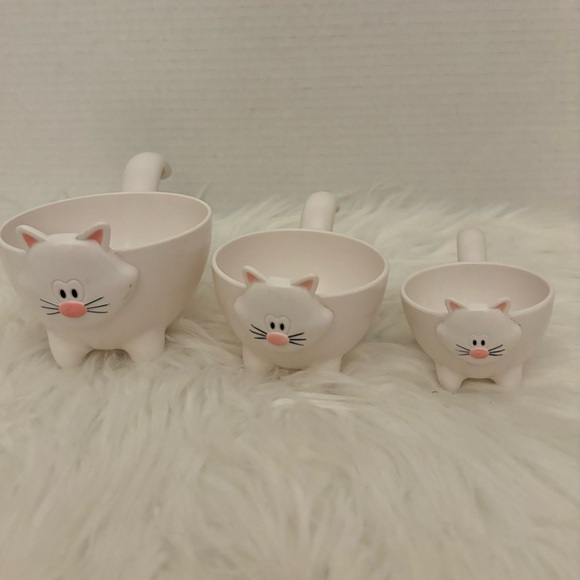 Set of 3 Plastic Stackable Cat/Kitty White Measuring Cups - Picture 2 of 2